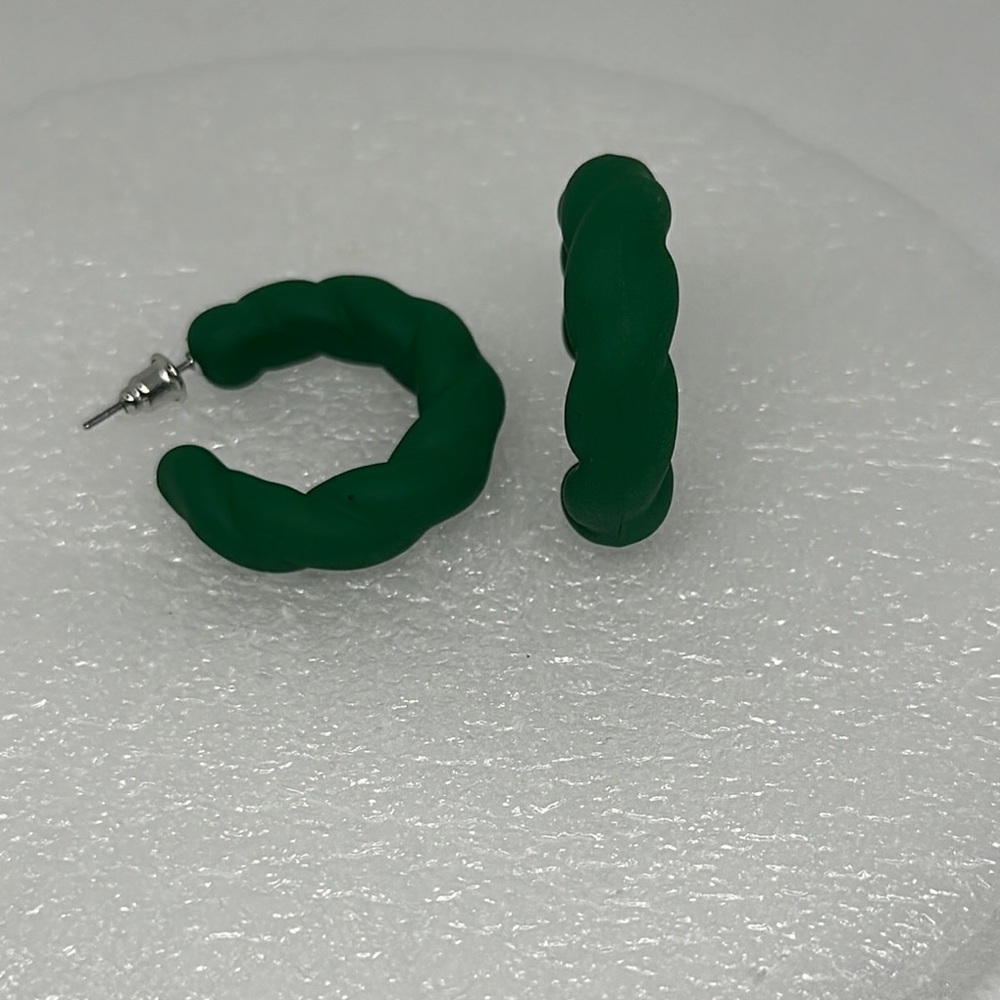 Elegant Green Twisted Hoop Earrings